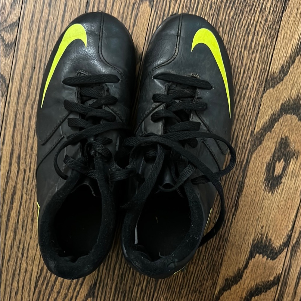 Nike Kids Black and Yellow Sneakers